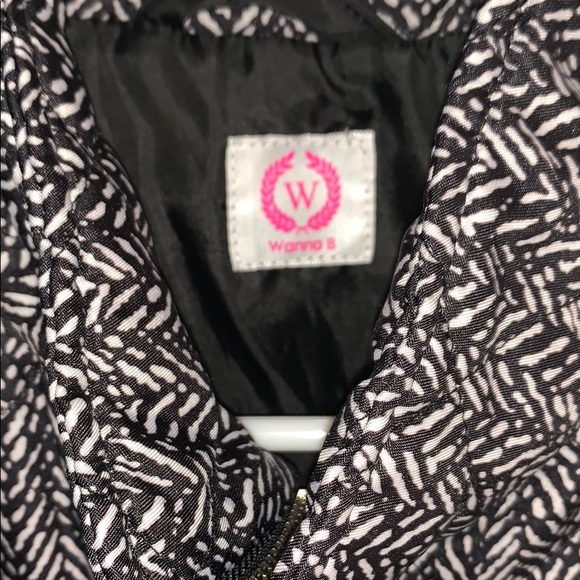 Vest - Picture 3 of 4